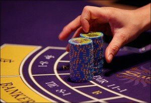 130102 Macau gambling 2 300x205 Баккара лидирует по доходам в Макао